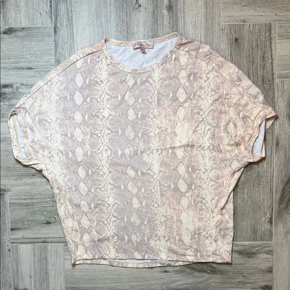 Philosophy Buttery Soft Beige Snake Print Short Sleeve Top Size Small
